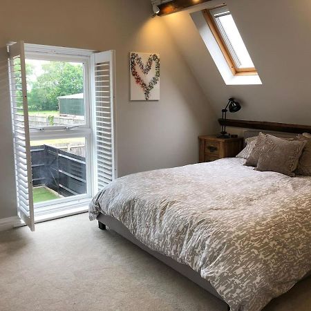 The Barn House Cranleigh Exterior foto