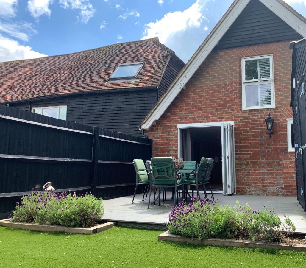 The Barn House Cranleigh Exterior foto